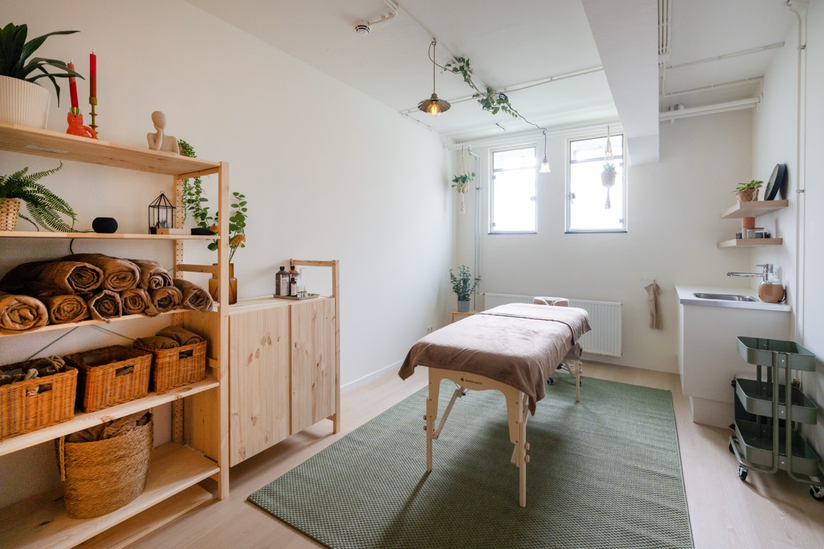 The treatment room at The Ease Room